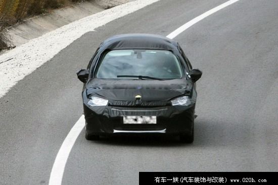 有车一族　抢先欣赏 2011款雪铁龙C4路测谍照曝光