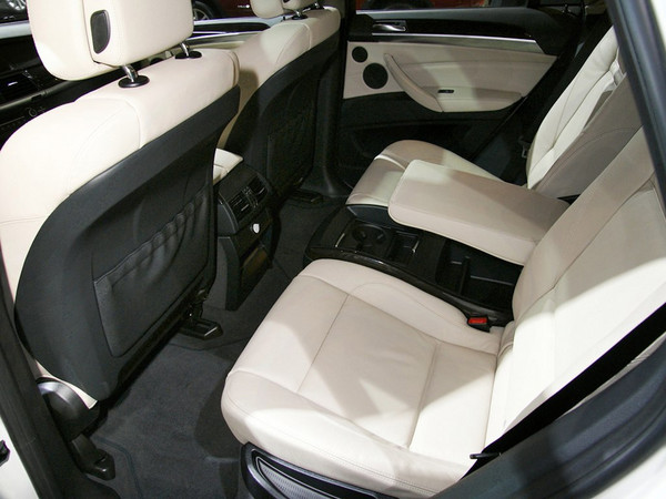 2012款宝马X6全系优惠销售就在亚太中信