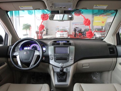 试驾比亚迪首款全能SUV S6超值体验活动