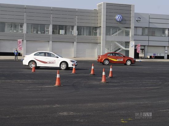 安全至上 体验三菱翼神Driving School驾训营