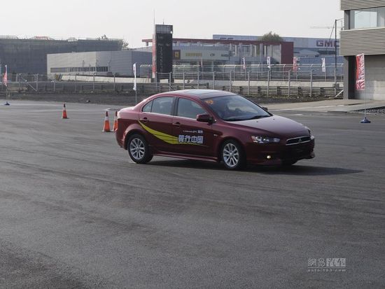 安全至上 体验三菱翼神Driving School驾训营