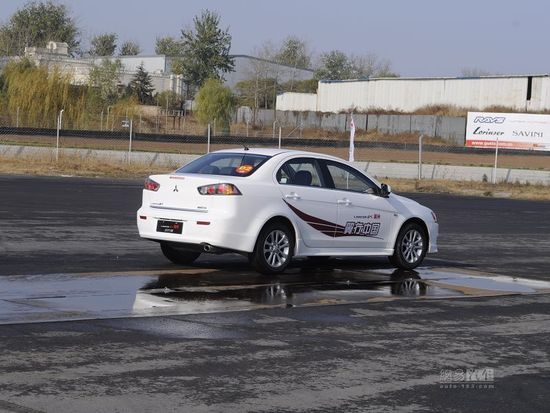 安全至上 体验三菱翼神Driving School驾训营