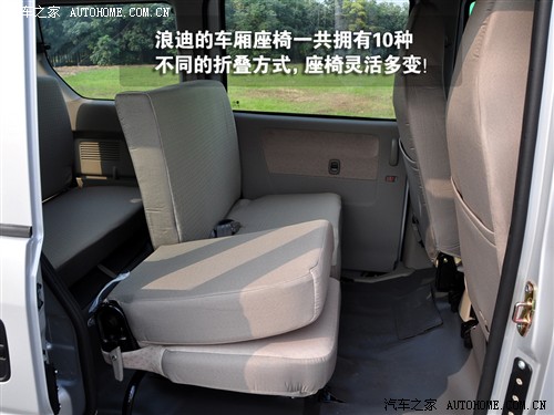 宽敞空间 座椅多变--铃木浪迪空间测评