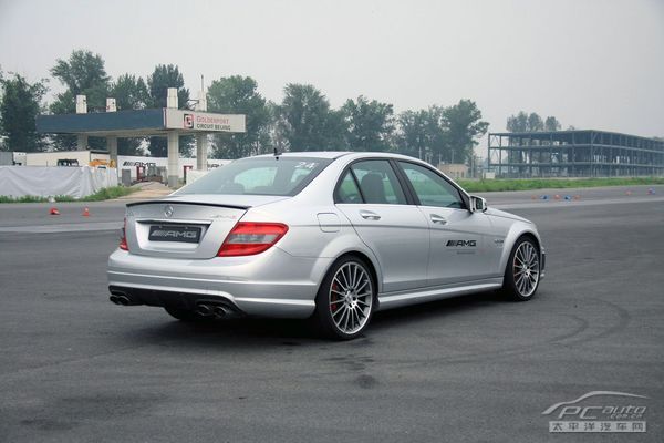 C63 AMG外观,C63 AMG试驾测评,赛道试驾奔驰C63 AMG