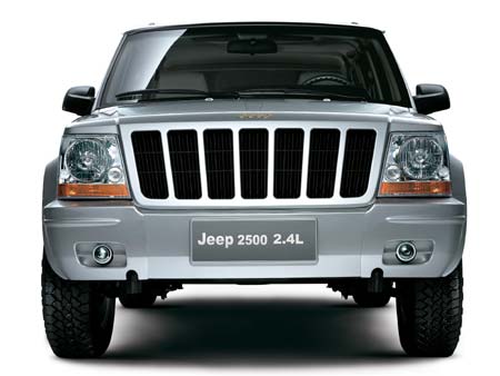 新Jeep2500 2.4L上市 售价为11.96万元