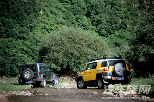 丰田FJ酷路泽PK 牧马人JEEP