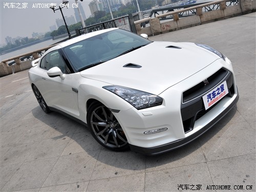 2012款日产GT-R,超跑终结者