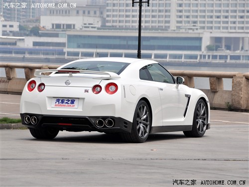 2012款日产GT-R,超跑终结者