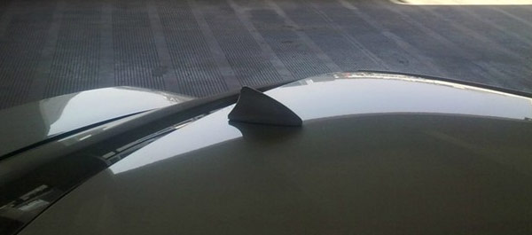 丰田威驰改装鲨鱼鳍天线改装过程