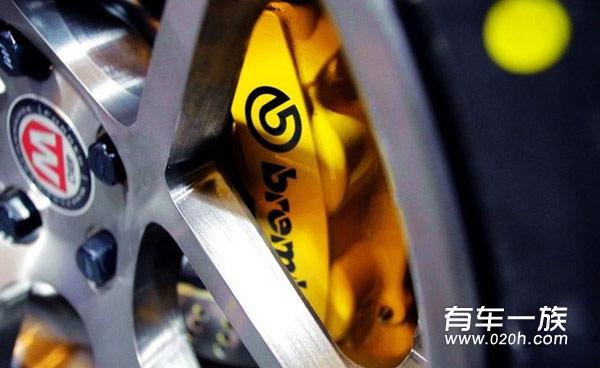 两门英菲尼迪G37s改装轻量BC轮毂及暴力Brembo