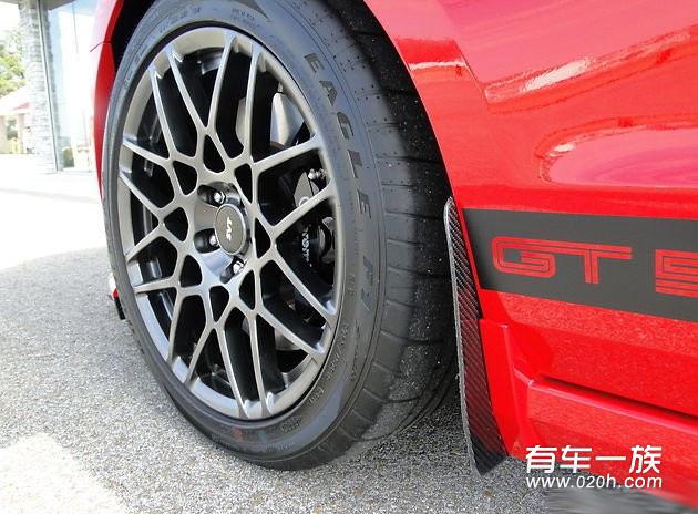 2013款红色福特野马谢尔比GT500敞蓬实拍