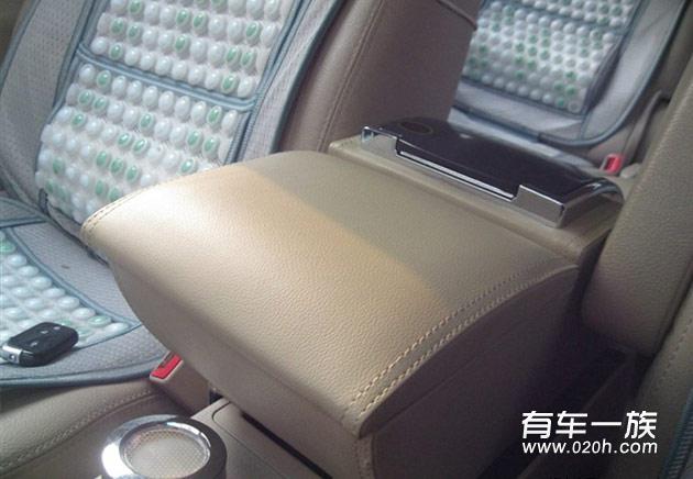 比亚迪S6内饰外观装饰改装作业_碳纤贴纸_扶手箱