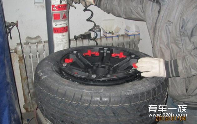 日产奇骏改装轮毂轮胎作业