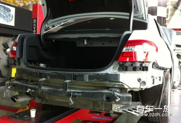 奔驰E200 Sebring改装四出排气作业及改后感受