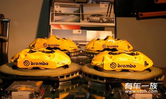 新款宝马6系改装22寸轮毂_BREMBO刹车卡钳