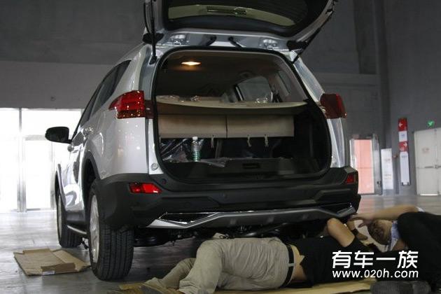 丰田新RAV4改装前后杠踏板外观装饰作业