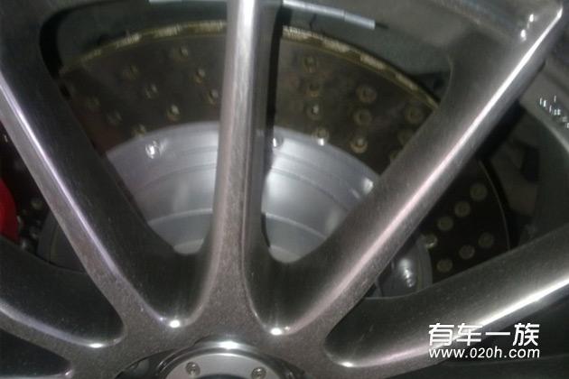 日产天籁改装18寸轮毂轮胎 BREMBO刹车 尾翼