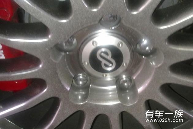 日产天籁改装18寸轮毂轮胎_BREMBO刹车_尾翼