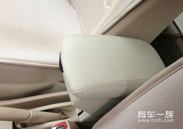 1.5MT白色丰田Yaris L致炫提车作业与价格