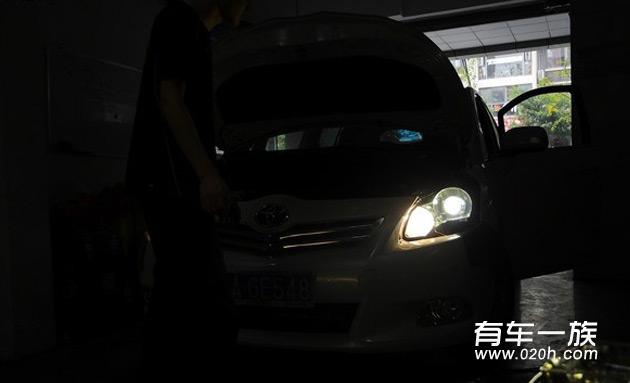 丰田逸致改装Q5透镜 氙灯大灯作业