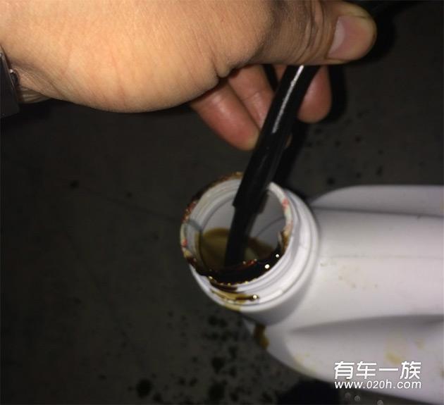 奔驰C用什么机油？奔驰C保养DIY换机油清洗发动机作业