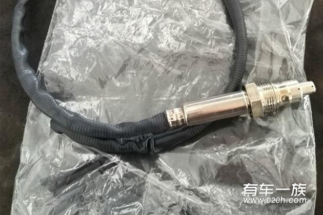 美规奔驰GL350维修保养 更换氮氧传感器 