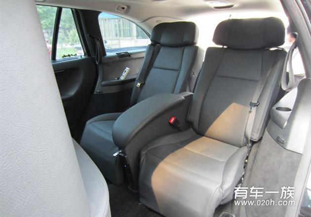 奔驰R350改装法国劲浪音响电视 车内座椅空间调整