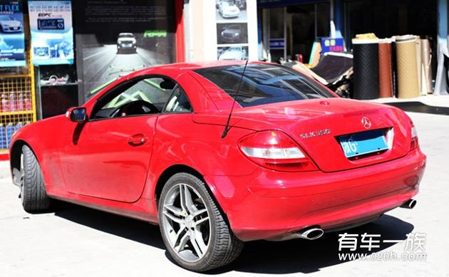 二手车奔驰SLK350全车改色 贴色膜作业