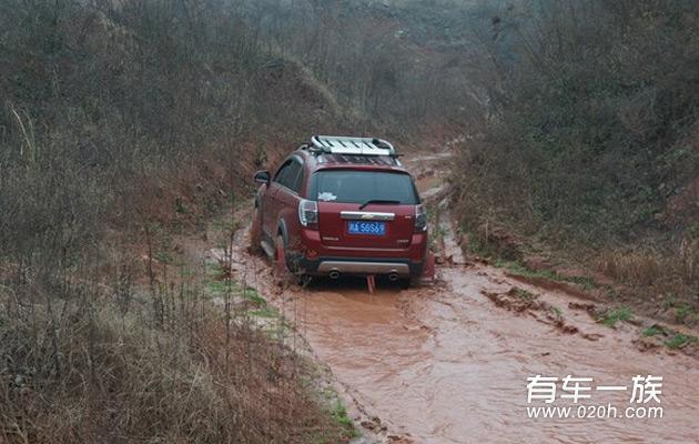 红色科帕奇改装轮毂轮胎车身升高爬坡越野测试与视频