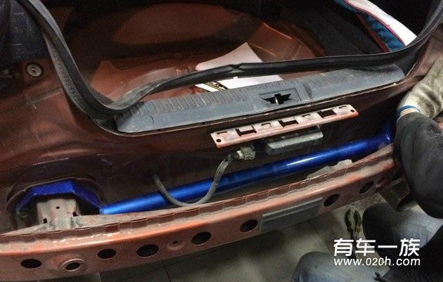 红色丰田86改装操控轮减震刹车底盘加固外观贴膜改色