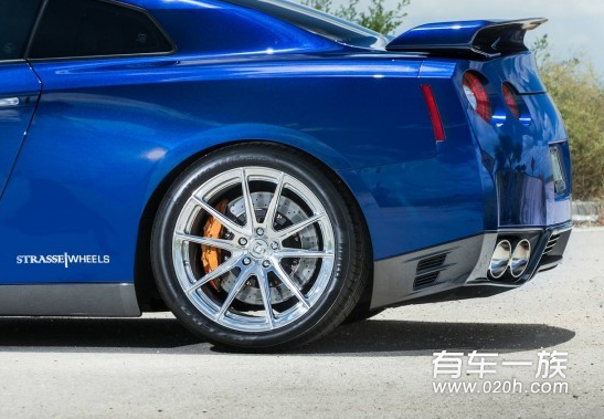 日产GT-R改装外观蓝珍珠铝金属轮毂