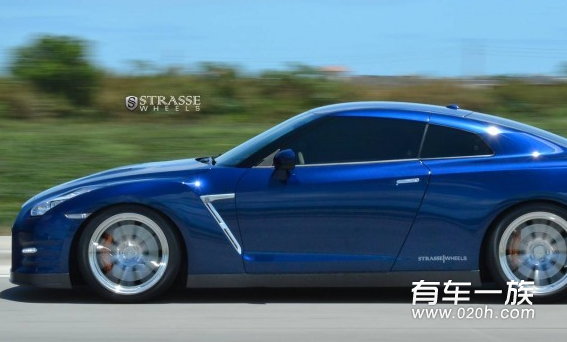 日产GT-R改装外观蓝珍珠铝金属轮毂