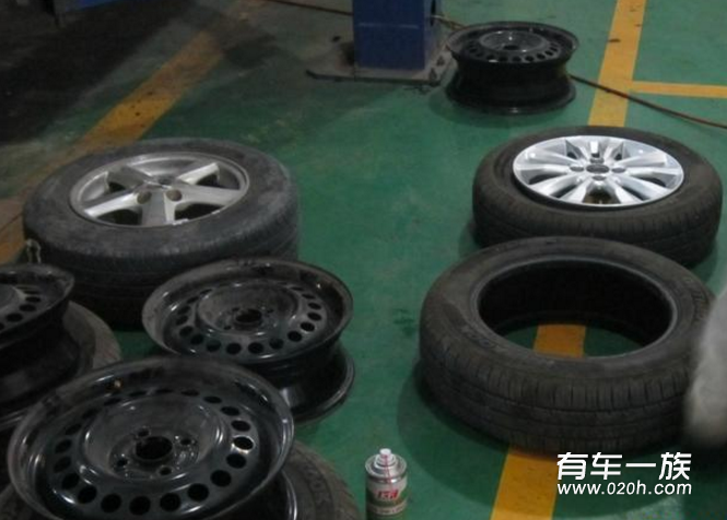 本田1.5L锋范4S店改装轮胎轮毂