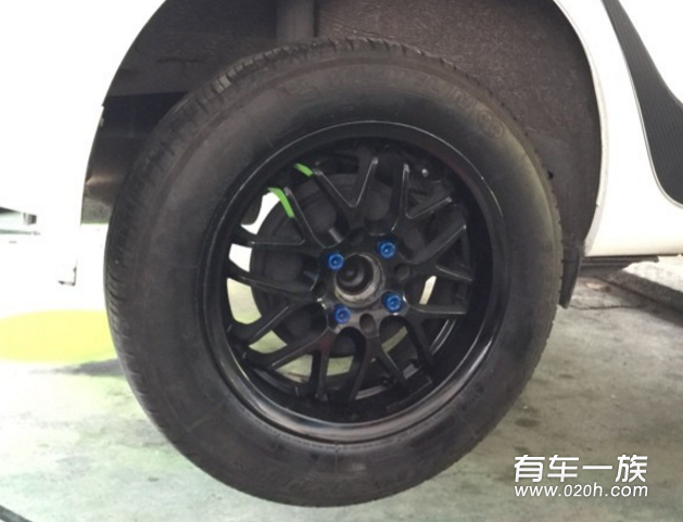 致炫改装日本15寸轮毂米其林轮胎
