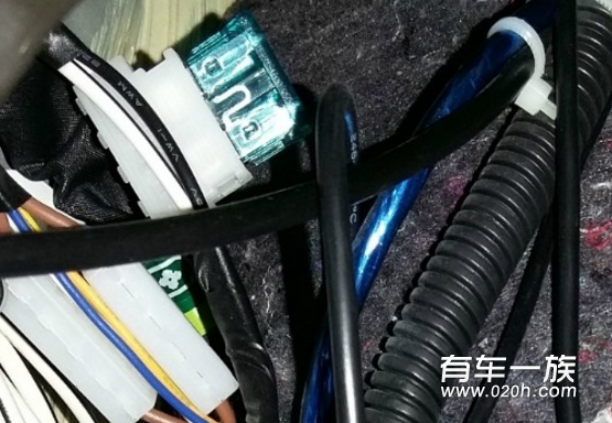 致炫改装倒车雷达摄像头语音警报