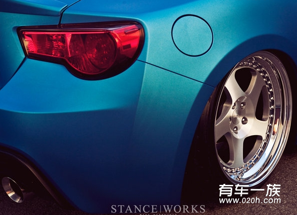 丰田86改装外观哑光蓝喷漆