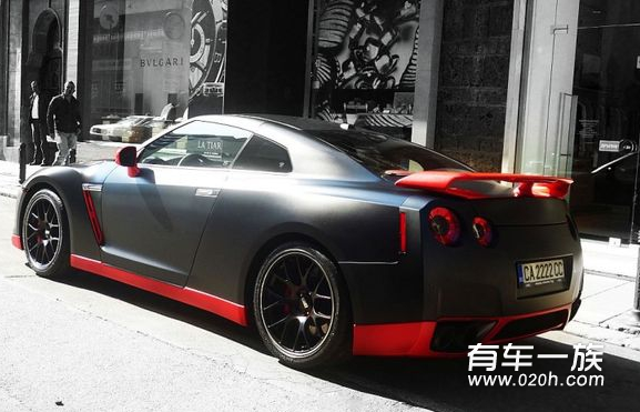 红黑配色的日产GTR改装外观