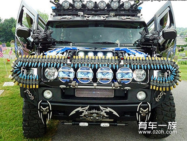 悍马H2外观改装武装战车 加装机枪子弹