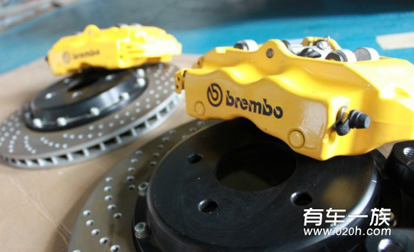 福克斯改装意大利Brembo刹车套件作业