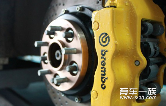 福克斯改装意大利Brembo刹车套件作业