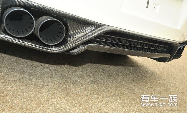 日产GT-R改装全车碳纤维组件作业