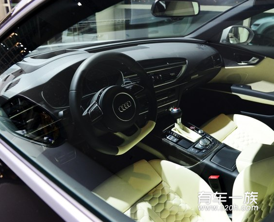 9月10日，在新A4L的上市现场，奥迪RS 7Piloted Driving概念车在国内首次亮相。