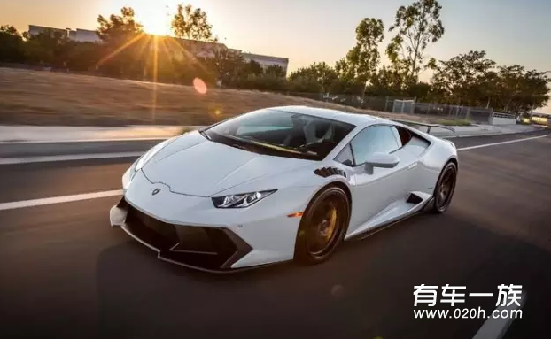 白色兰博基尼Huracan