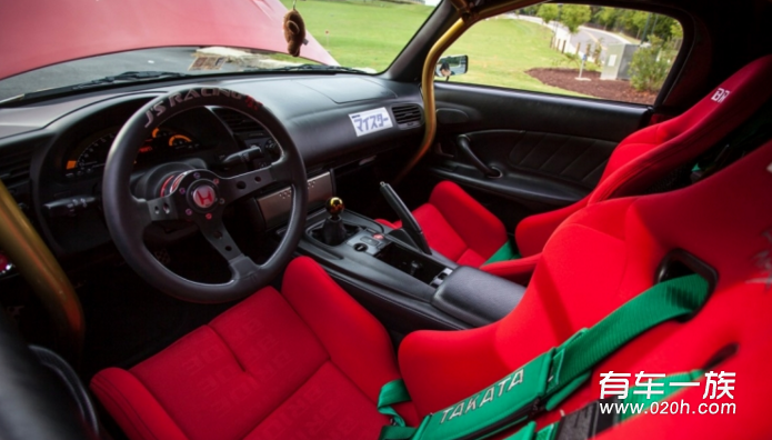 蕴含运动气息 本田S2000红黑的完美搭配改装