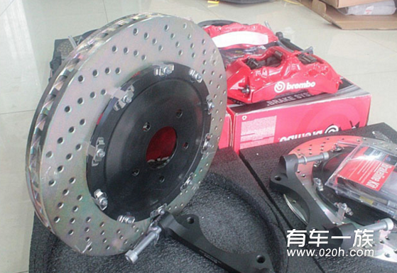 英菲尼迪FX35改装BREMBO刹车作业