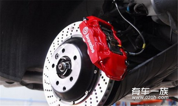  卡宴改装REMUS四出排气及红色Brembo