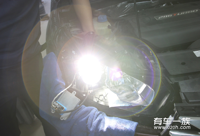 传祺GS4改装灯光疝气双光透镜作业 