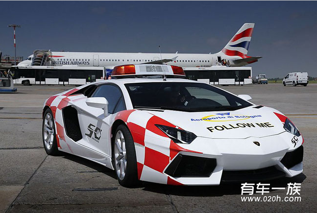 Aventador涂装领航车外观 和飞机肩并肩