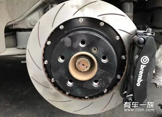 宝马X6改装brembo四活塞刹车卡钳