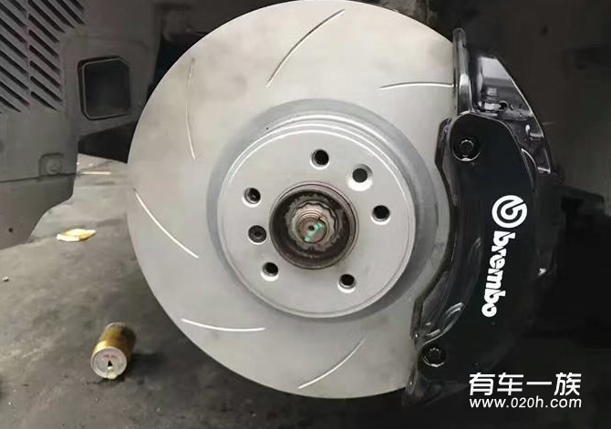 宝马X6改装brembo四活塞刹车卡钳